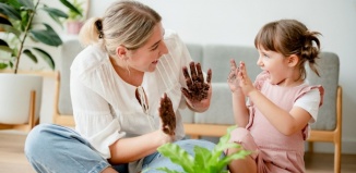 Общественная палата РФ проводит опрос о роли женщин в воспитании детей и молодежи