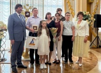 Семьи Вдовиных и Широковых в Тюмени награждены за сохранение и укрепление семейных ценностей
